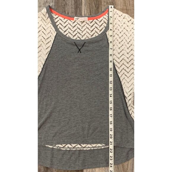 Jolt Womens Small Gray and White Chevron Lace Back Panel Short Sleeve Top - Picture 10 of 13